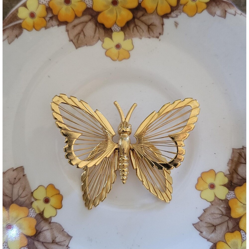 1980s Monet Spun Wire Butterfly Brooch Signed Mid-Century Openwork Filigree